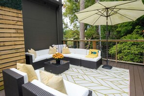 Terrace/patio - Retreat WithInn-Relaxation Centrally Located to Beaches and Walkable Restaurants (Harbert)