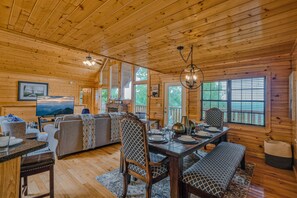 Dining - Dollywood – HotTub,Theater,Pool,BBQ,Arcade & Views (Sevierville)