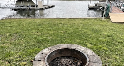 Pet friendly, Very nice 2 queen bedrooms, cute vacation loft.