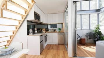 Fridge, microwave, oven, stovetop