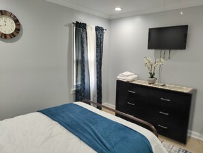 3 habitaciones, escritorio, tabla de planchar con plancha y wifi gratis 