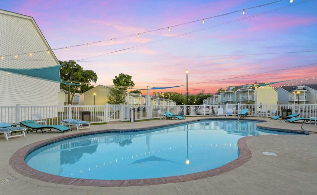 Getaway with us for your summer Seabatical!!  Pool on site, walk to the beach. 
