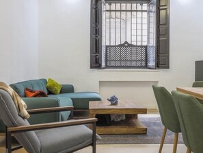 TV, Netflix, streaming services - Avant-garde minimalism with high qualities 1 ROOM - WIFI (Sevilla)