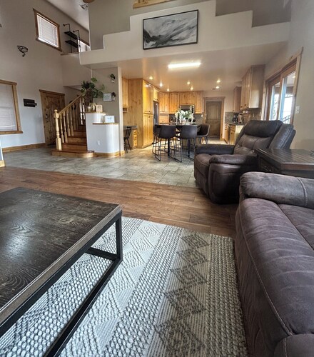 Heated Pool.Panoramic Views•4 Bed 2.5 Ba•Central Location