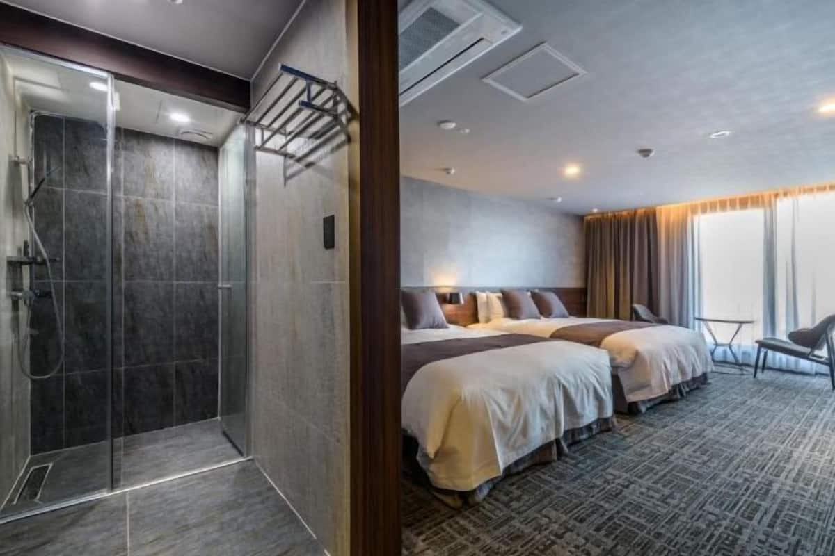 Decoración individual, mobiliario individual, wifi gratis y ropa de cama
