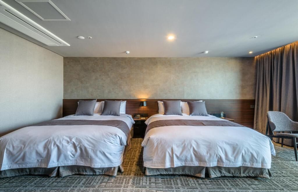 deluxe family twin room (for 2 people / no view) | individually decorated, individually furnished, free wifi, bed sheets