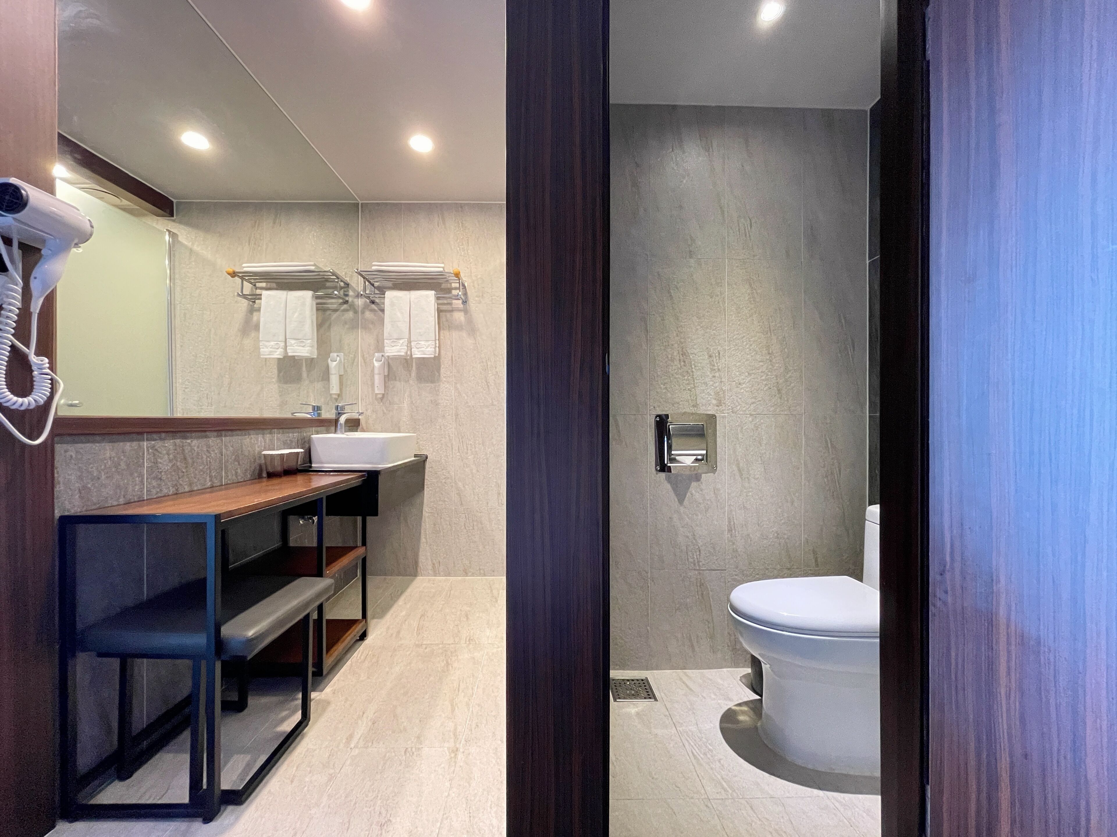 deluxe double room (no view) | bathroom | shower, free toiletries, hair dryer, slippers