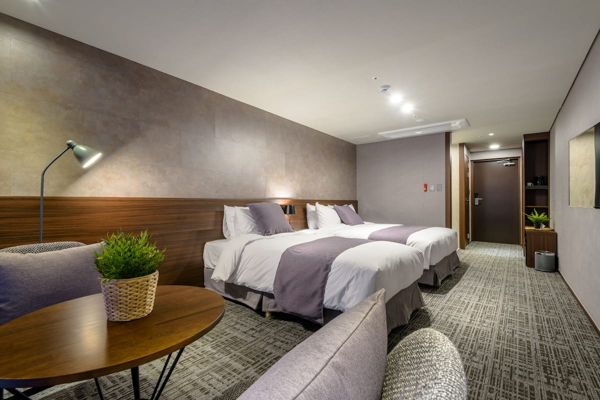 Decoración individual, mobiliario individual, wifi gratis y ropa de cama
