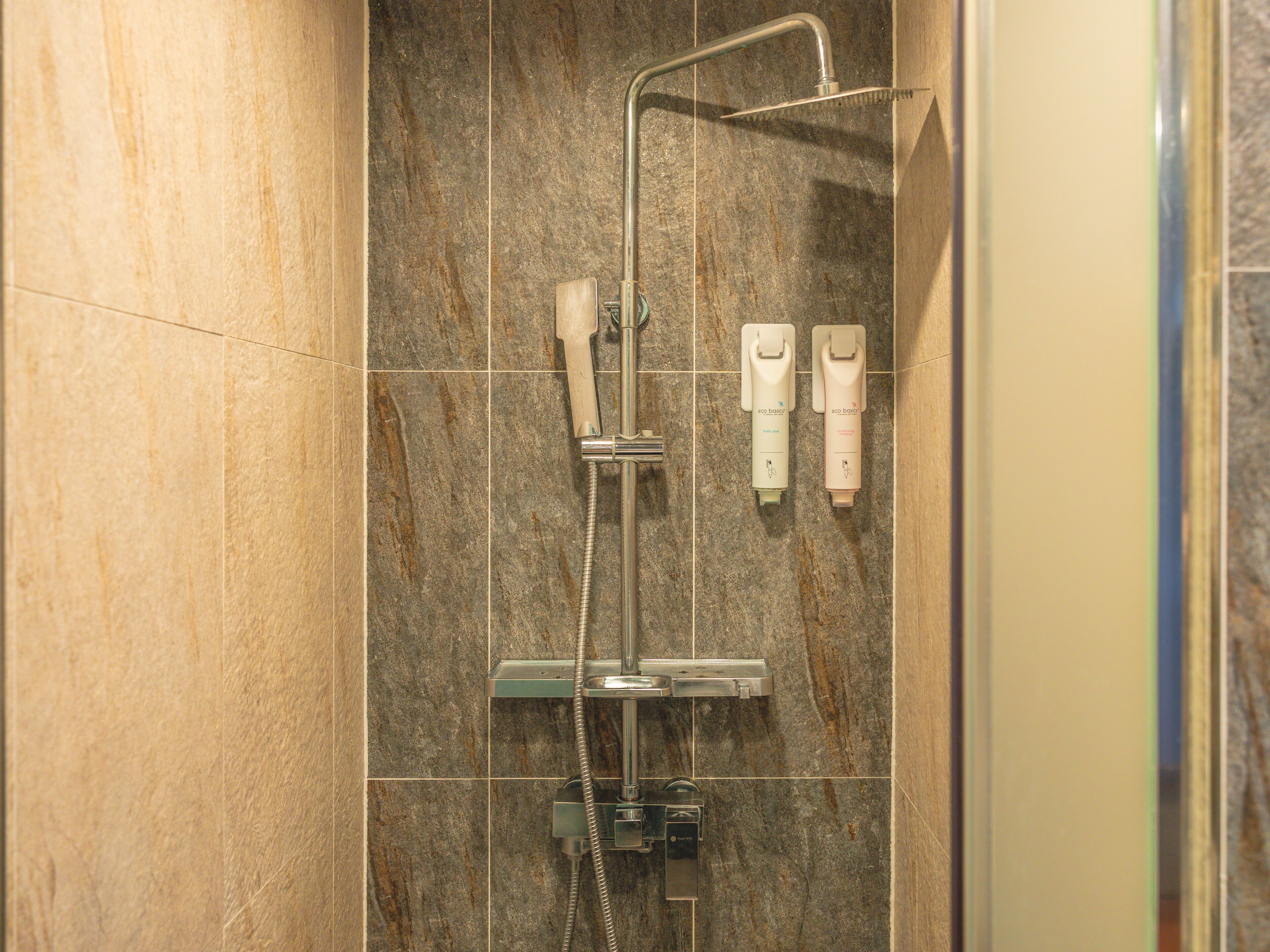 deluxe double room (no view) | bathroom | shower, free toiletries, hair dryer, slippers