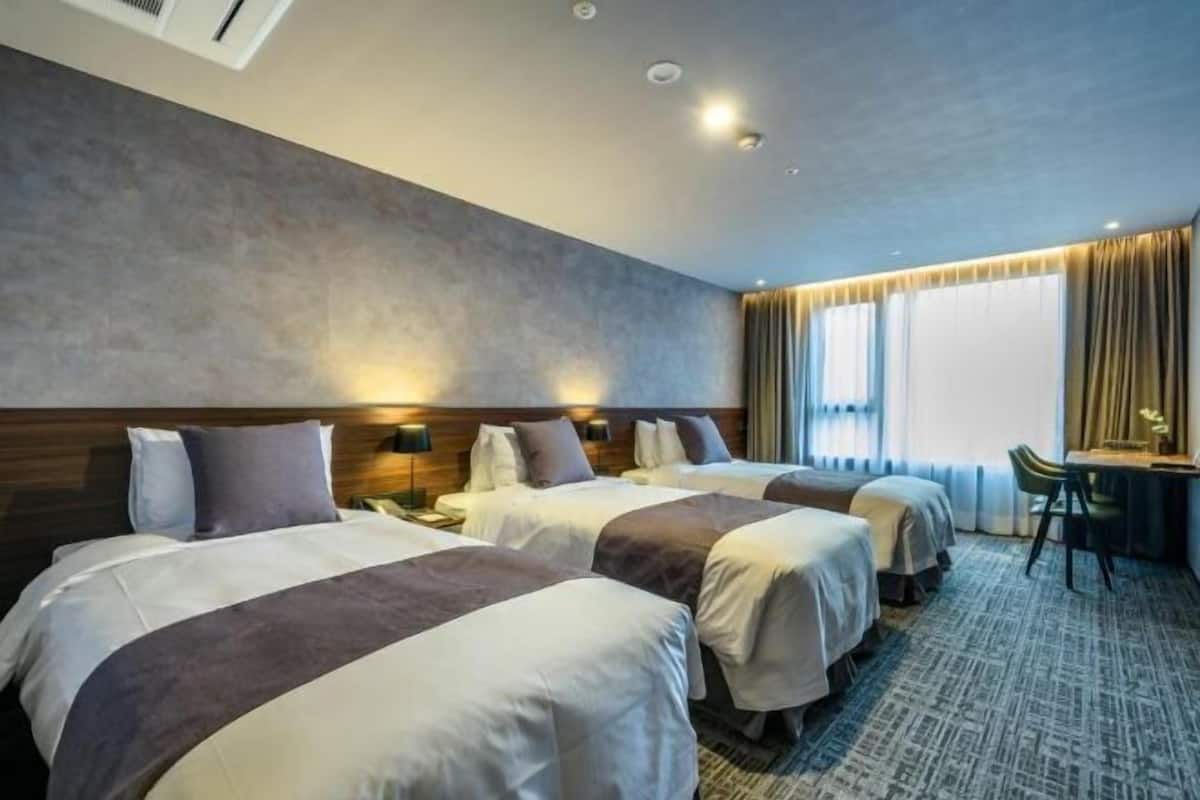 Decoración individual, mobiliario individual, wifi gratis y ropa de cama