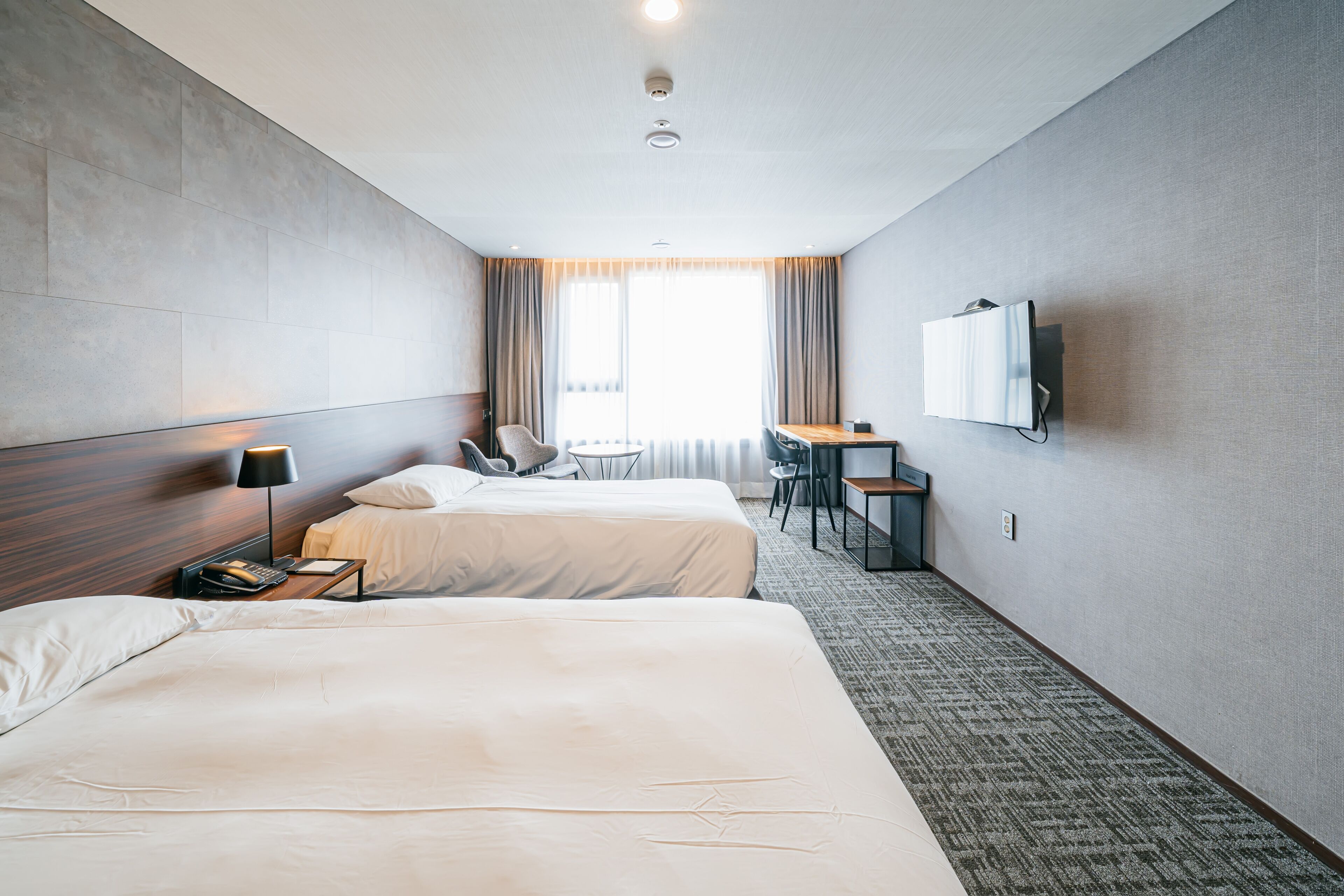 deluxe twin room (for 2 people / no view) | individually decorated, individually furnished, free wifi, bed sheets