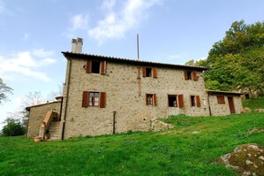 Exterior - Agriturismo La Piaggia Vivo D'orcia - "once upon a time" apartment - 3 guests (Vivo D'orcia)