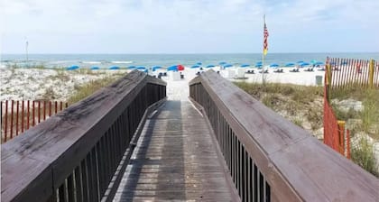 Beachside Condo with Gorgeous Gulf Views and Private Beach Access!!!!