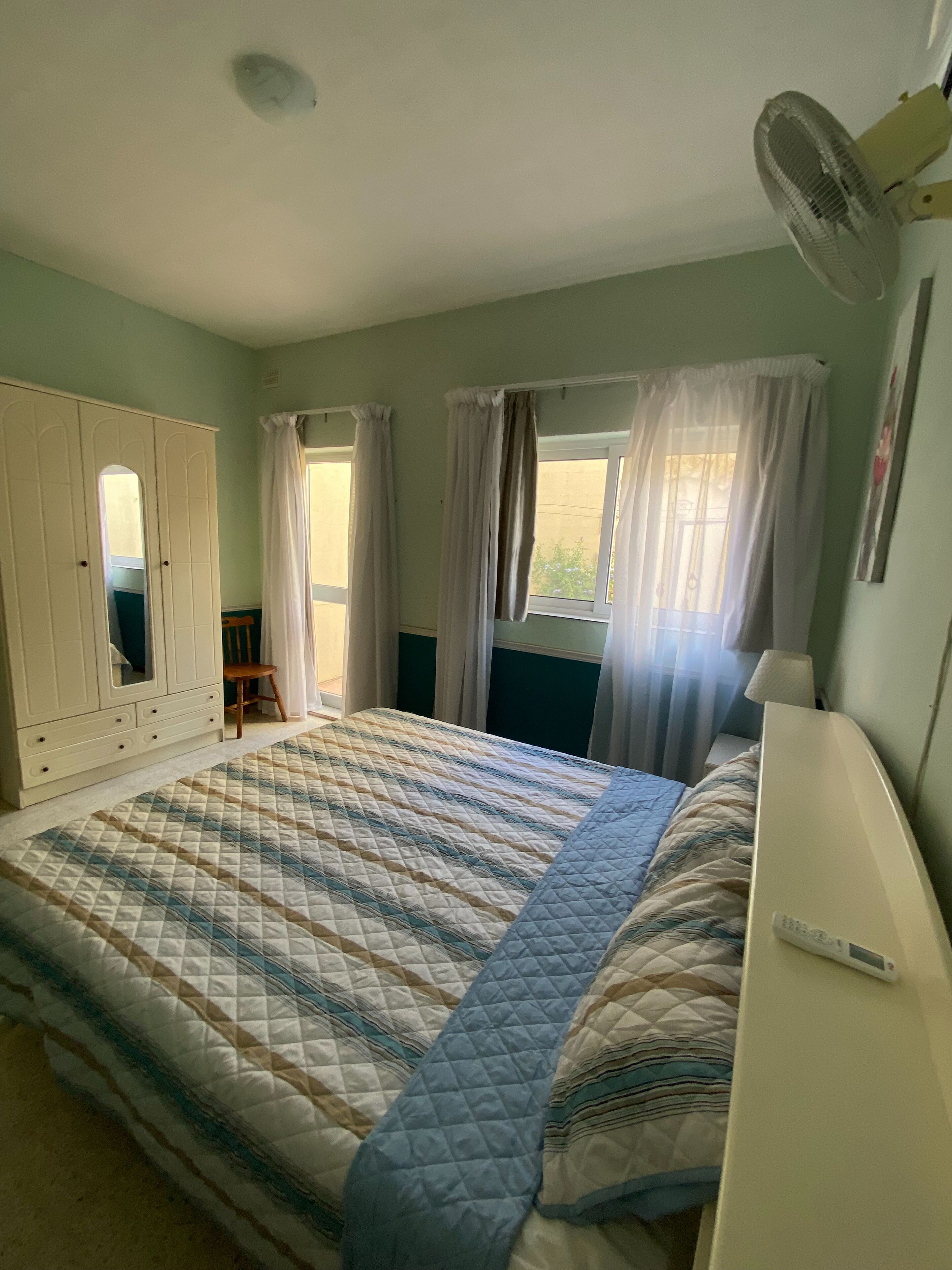 3 bedrooms, bed sheets