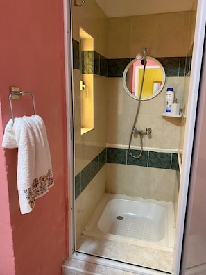 House, 3 Bedrooms, City View | Bathroom | Soap - Ground Floor Maisonette In Birzebbugia (Birzebbuga)