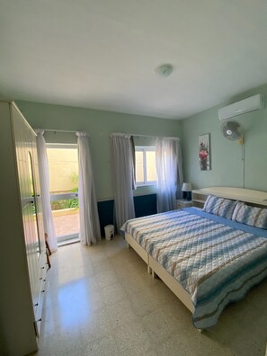 House, 3 Bedrooms, City View | 3 bedrooms, bed sheets - Ground Floor Maisonette In Birzebbugia (Birzebbuga)
