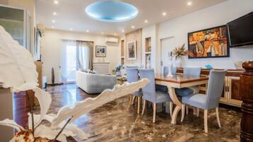 Villa, 3 Bedrooms, Smoking, Private Pool | Dining