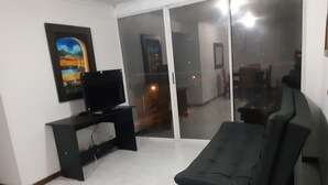 Apartment, 2 Schlafzimmer, barrierefrei, Balkon | Esszimmer