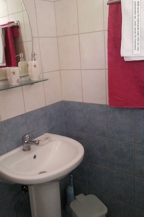 Zimmer, 1 Schlafzimmer, Raucher, Gartenblick | Badezimmer