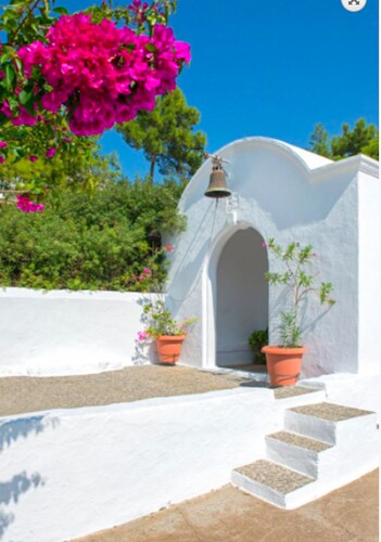 Room-rustic and Spacious Studio by the b