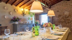 Fridge, dishwasher, cookware/dishes/utensils - Villa Il Borgo Amazing Delightful Relax (Bucine)