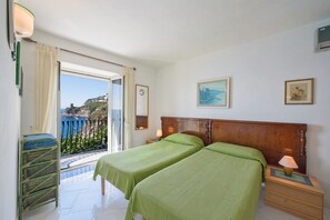 3 Schlafzimmer, Bügeleisen/Bügelbrett