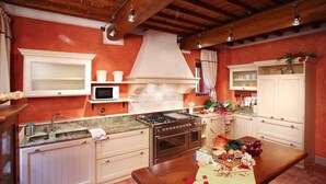 Private kitchen - Villa Casa Rossa - In the Middle of Tuscany (Reggello)