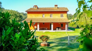 Exterior - Villa Casa Rossa - In the Middle of Tuscany (Reggello)