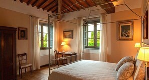 3 bedrooms, bed sheets