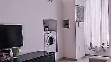 Casa, 1 camera da letto, terrazzo, vista città | Servizio della camera