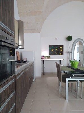 Ferienhaus, 1 Schlafzimmer, Terrasse, Stadtblick | Wohnbereich