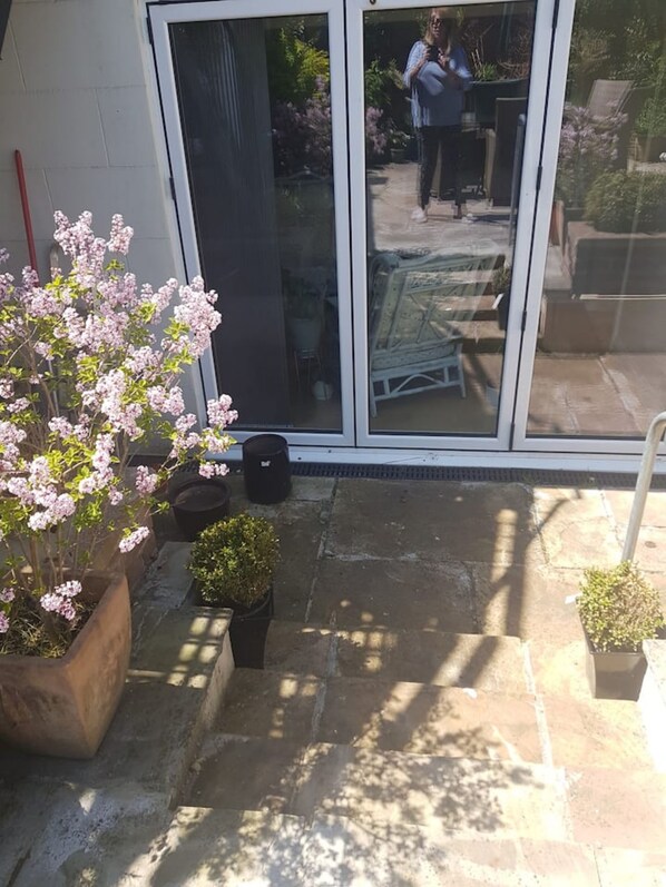 Apartment, 1 Bedroom, Fireplace | Exterior - Lovely Large Garden Flat (Royal Tunbridge Wells)