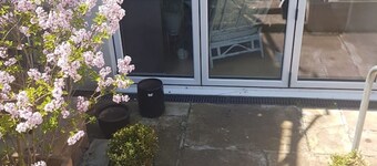 Lovely Large Garden Flat