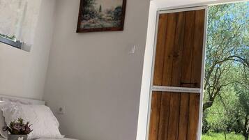 1 bedroom, bed sheets