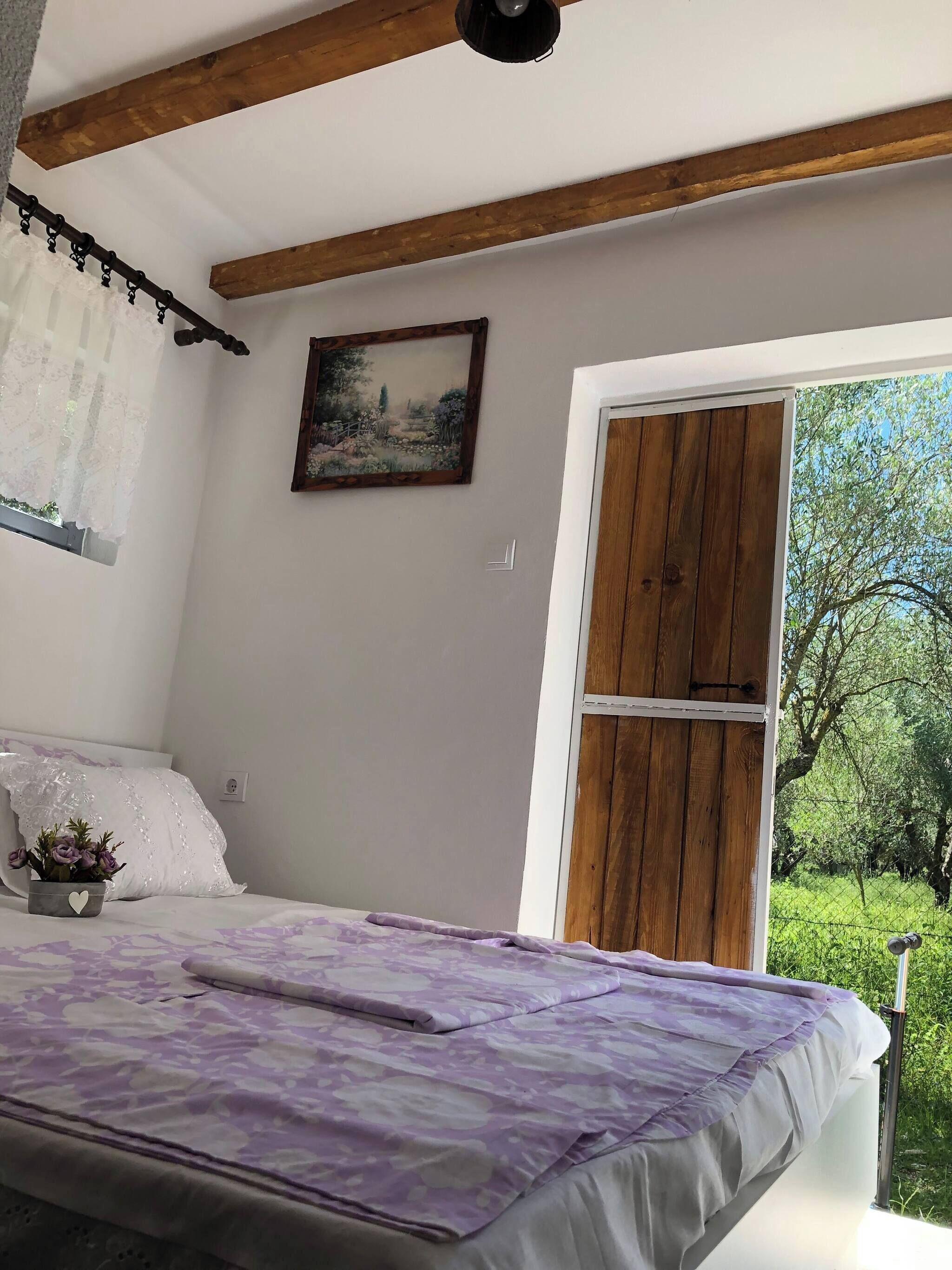1 bedroom, bed sheets