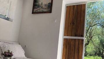 1 bedroom, bed sheets