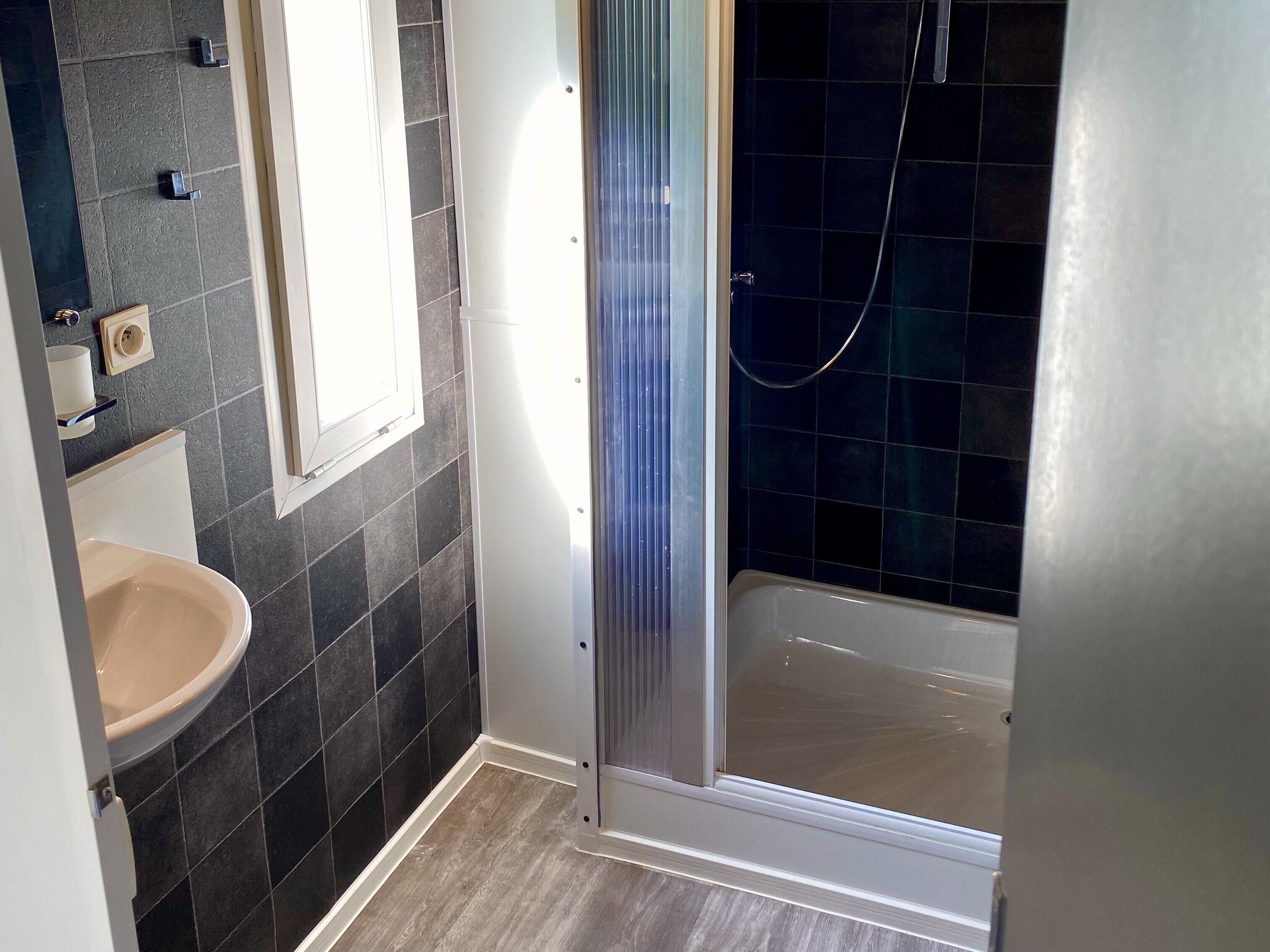 Mobile Home, 2 Bedrooms, Balcony, Garden View | Bathroom