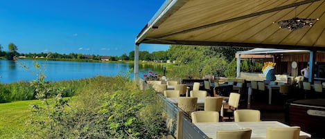 Mobile Home, 2 Bedrooms, Balcony, Garden View | Outdoor dining