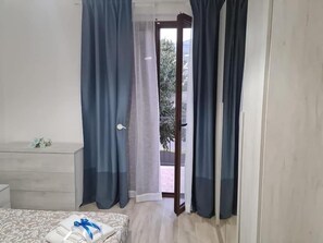 Room, 1 Bedroom, Smoking, Balcony | Interior