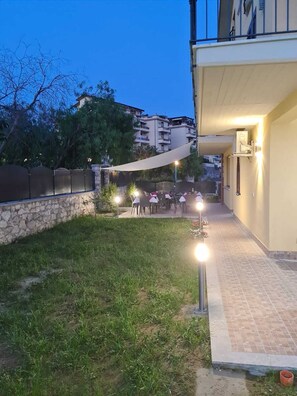 Zimmer, 1 Schlafzimmer, Raucher | Terrasse/Patio