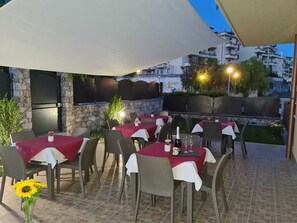 Habitación, 1 habitación, para fumadores | Restaurantes