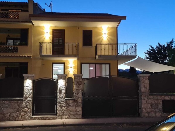 Room, 1 Bedroom, Smoking | Exterior