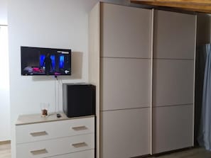 Room, 1 Bedroom, Smoking | Interior