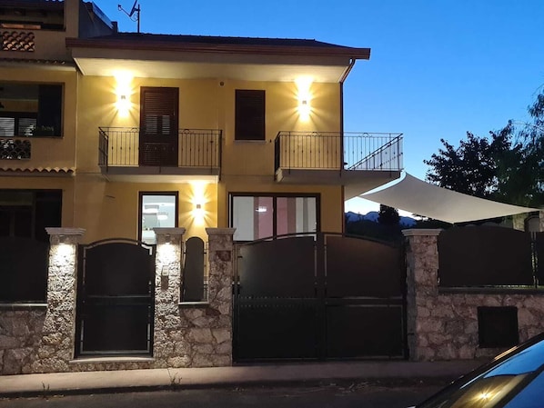 Room, 1 Bedroom, Smoking | Exterior