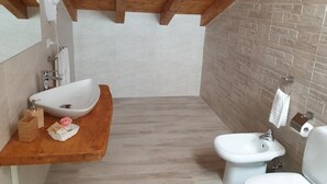 Kamar, 1 kamar tidur, Boleh Merokok, pemandangan kebun | Fasilitas kamar mandi