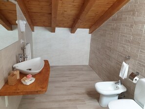 Habitación, 1 habitación, para fumadores, vista al jardín | Amenidades de baño