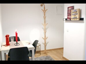Apartment, 1 Bedroom, Balcony, City View | Dining