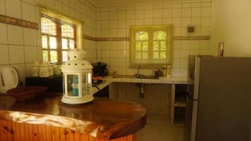 Fridge, microwave, coffee/tea maker, electric kettle