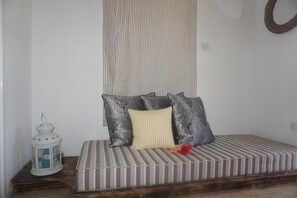 Una televisión de pantalla plana