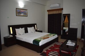 Double Room | Free WiFi, bed sheets